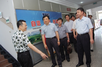 2011年8月，时任浙江省委组织部副部长庄跃成视察尊龙凯时